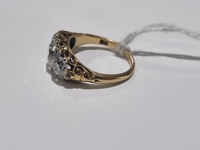 Lot 726 - A Victorian three stone diamond ring