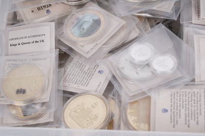 Lot 236 - A large collection of British modern commemorative and proof coins