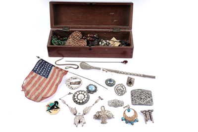 Lot 920 - A selection of costume jewellery and hat pins