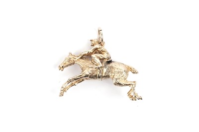 Lot 749 - A 9ct yellow gold horse and jockey pendant