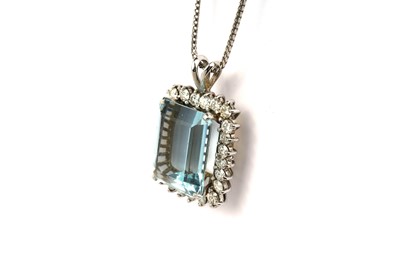 Lot 757 - An aquamarine and diamond pendant