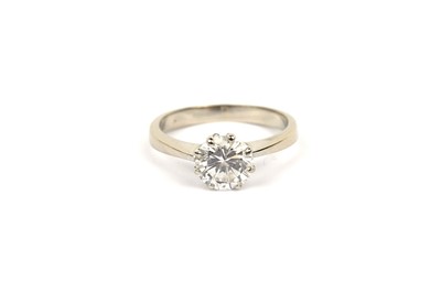 Lot 761 - A single stone solitaire diamond ring