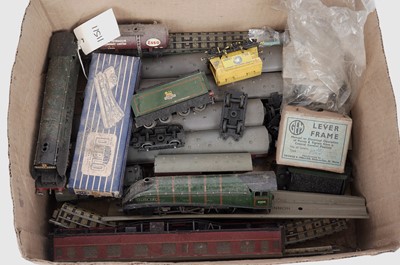 Lot 40 - A selection of 00-gauge model railway