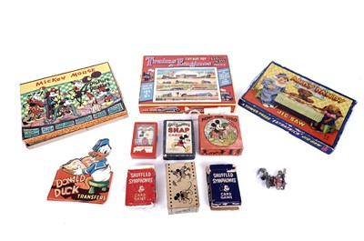 Lot 305 - Jigsaws, playing cards and puzzles