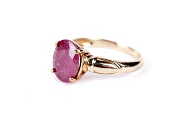 Lot 13 - A ruby single stone dress ring