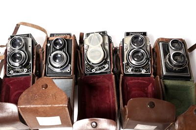 Lot 866 - A selection of Flexaret TLR cameras