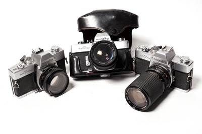 Lot 881 - Minolta SLR cameras