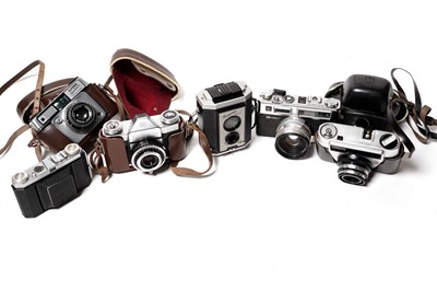 Lot 891 - Vintage cameras