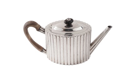 Lot 168 - A George III silver teapot