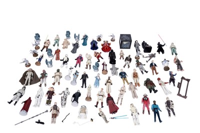 Lot 316 - A collection of loose Star Wars action figures and accessories