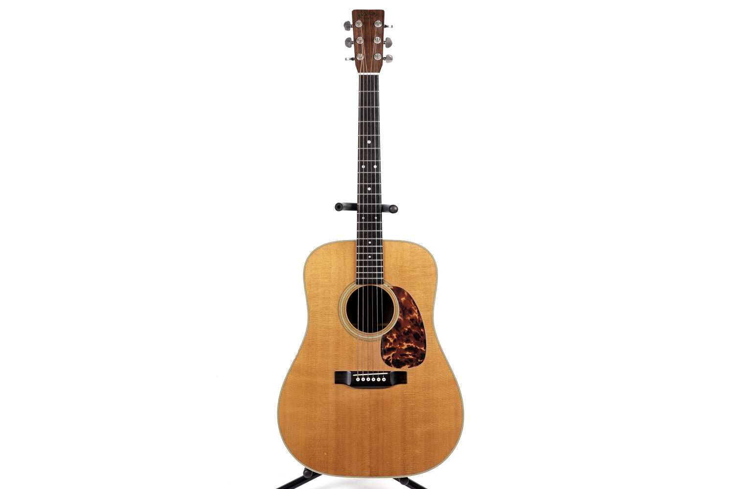 Lot 121 - A 1975 Martin D28