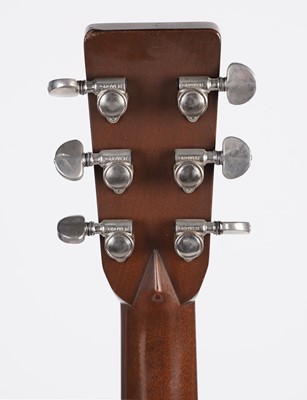 Lot 121 - A 1975 Martin D28