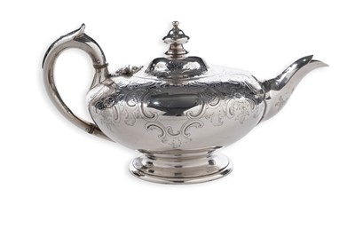 Lot 98 - A Victorian silver teapot