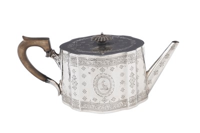 Lot 101 - A Victorian silver teapot