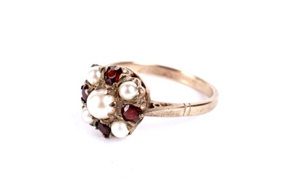 Lot 10 - A garnet and pearl cluster ring