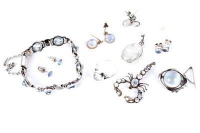 Lot 69 - A selection of moonstone jewellery