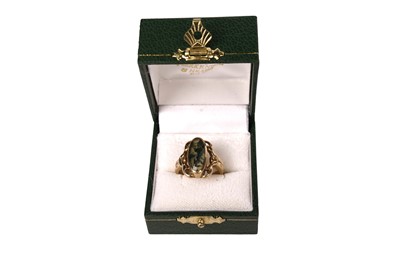 Lot 26 - A moss agate and 9ct yellow gold ring