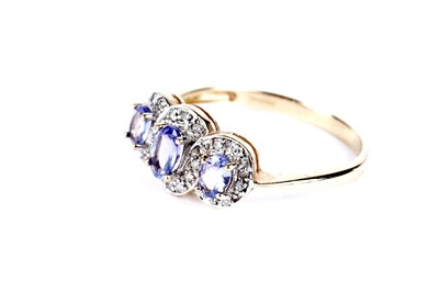 Lot 29 - A tanzanite and diamond triple cluster ring