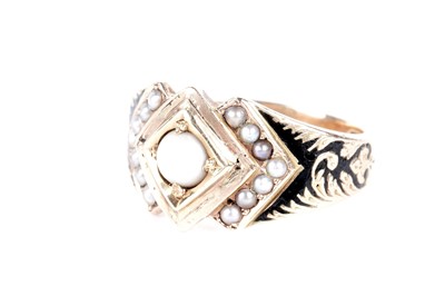 Lot 39 - A Victorian pearl, black enamel and 15ct gold mourning ring