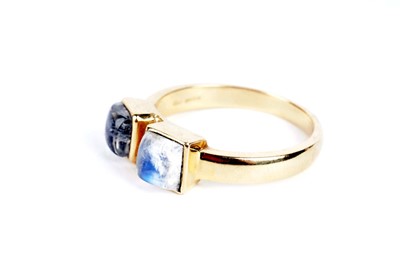 Lot 37 - A moonstone ring