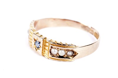 Lot 28 - A Victorian sapphire, seed pearl and 15ct yellow gold ring