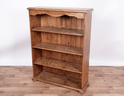 Lot 41 - A Victorian style pine open bookcase