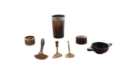 Lot 437 - Horn/treen items