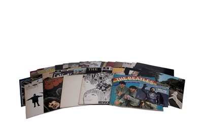 Lot 898 - A collectors' bundle of Beatles and associated solo records