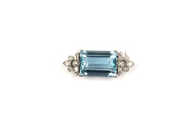 Lot 786 - An Art Deco aquamarine and diamond brooch, by Alabaster & Wilson