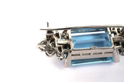 Lot 786 - An Art Deco aquamarine and diamond brooch, by Alabaster & Wilson