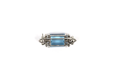 Lot 786 - An Art Deco aquamarine and diamond brooch, by Alabaster & Wilson