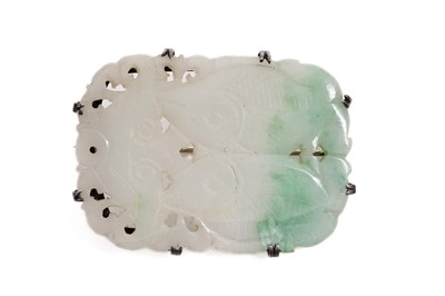 Lot 93 - A jadeite brooch