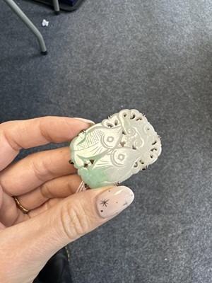 Lot 190 - A jadeite brooch