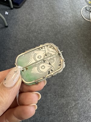 Lot 190 - A jadeite brooch