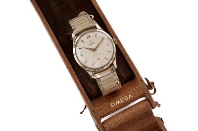 Lot 692 - An Omega 9ct gold cased manual wind wristwatch