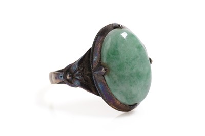 Lot 658 - An Art Deco jadeite cabochon dress ring