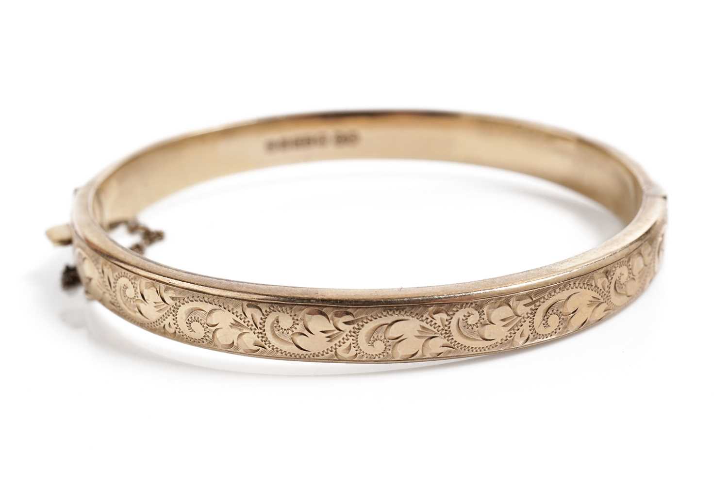 Lot 680 - A 9ct yellow gold bangle