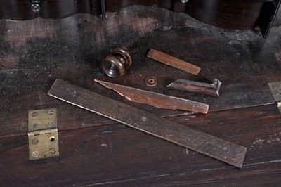 Lot 4 - A substantial 19th Century Continental rosewood serpentine fronted bureau