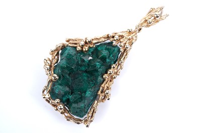 Lot 613 - David Deakin for Deakin & Francis: a chrome dioptase and 9ct yellow gold pendant