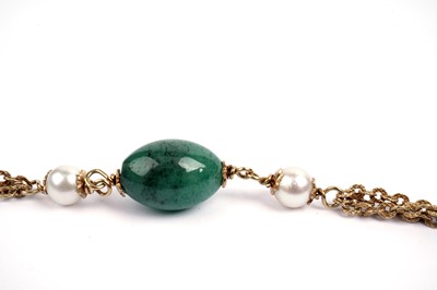 Lot 614 - An 18ct yellow gold, aventurine quartz and cultured pearl necklace