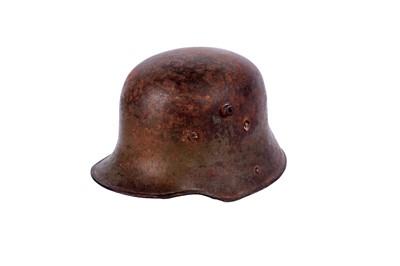 Lot 190 - A German First World War M16 steel helmet