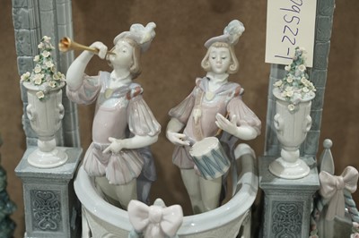 Lot 392 - Lladro 1785 ‘Cinderella’s Arrival’ limited edition figure group