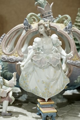 Lot 392 - Lladro 1785 ‘Cinderella’s Arrival’ limited edition figure group