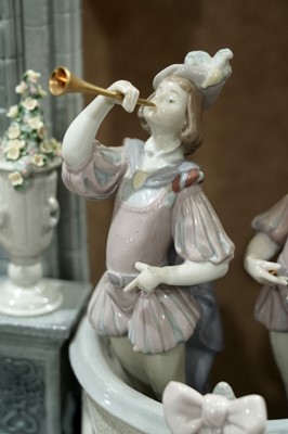 Lot 392 - Lladro 1785 ‘Cinderella’s Arrival’ limited edition figure group