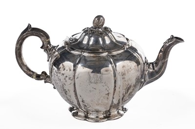 Lot 118 - A Victorian silver teapot