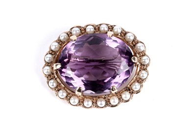 Lot 221 - An amethyst and split pearl brooch