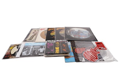 Lot 519 - A collectors' bundle of singles, picture discs and ephemera relating to The Monkees