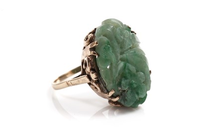 Lot 702 - A carved greenstone dress ring