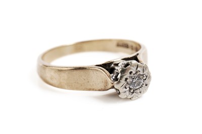 Lot 687 - A solitaire diamond ring