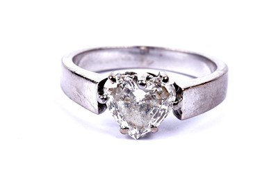 Lot 626 - A heart-shaped diamond ring